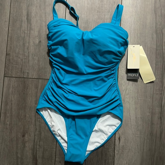 NWT. Profile by Gottex one piece bathing suit. Size 8. Cup size E